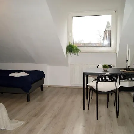 - Monteure - 6 Personen Apartment *